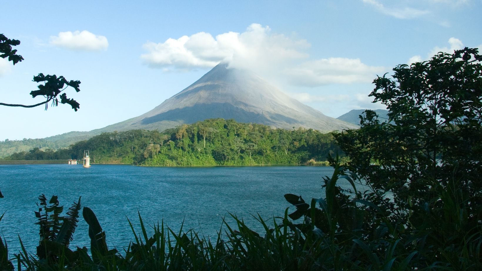 Travel between Arenal and Monteverde: Private Taxi Boat Taxi